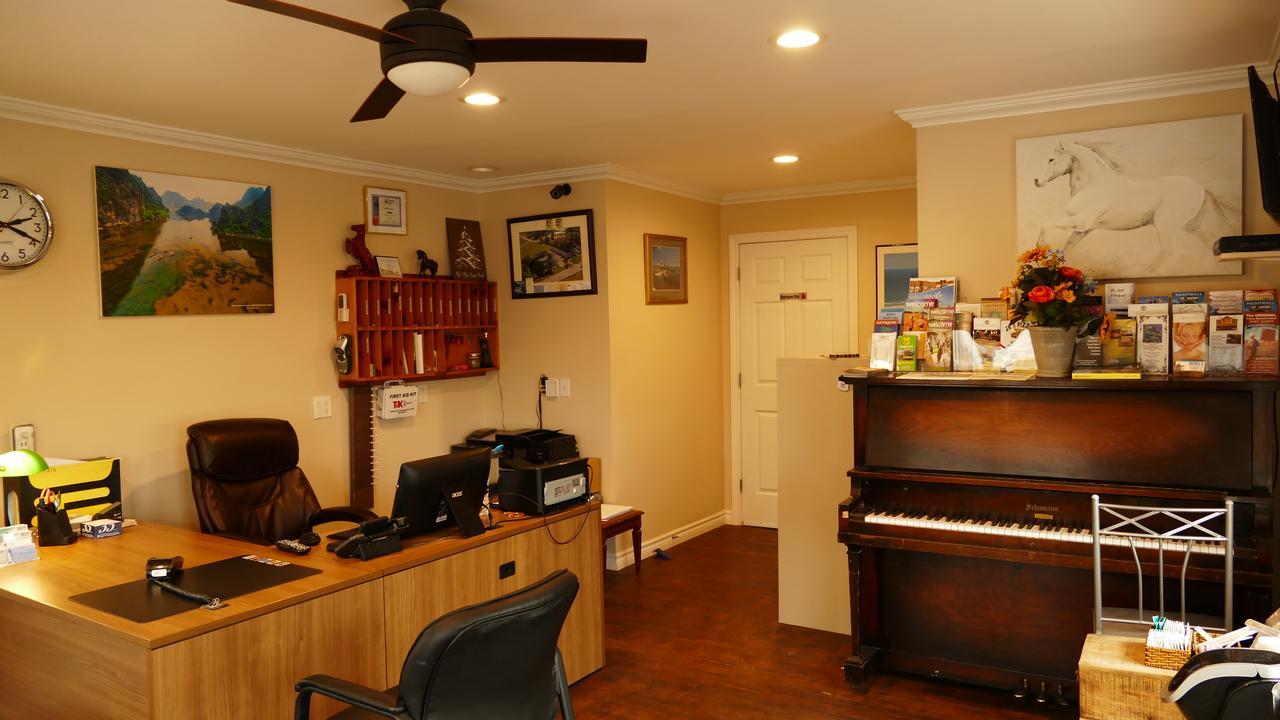 The White Horse Motel คอร์นวอลล์ ภายนอก รูปภาพ